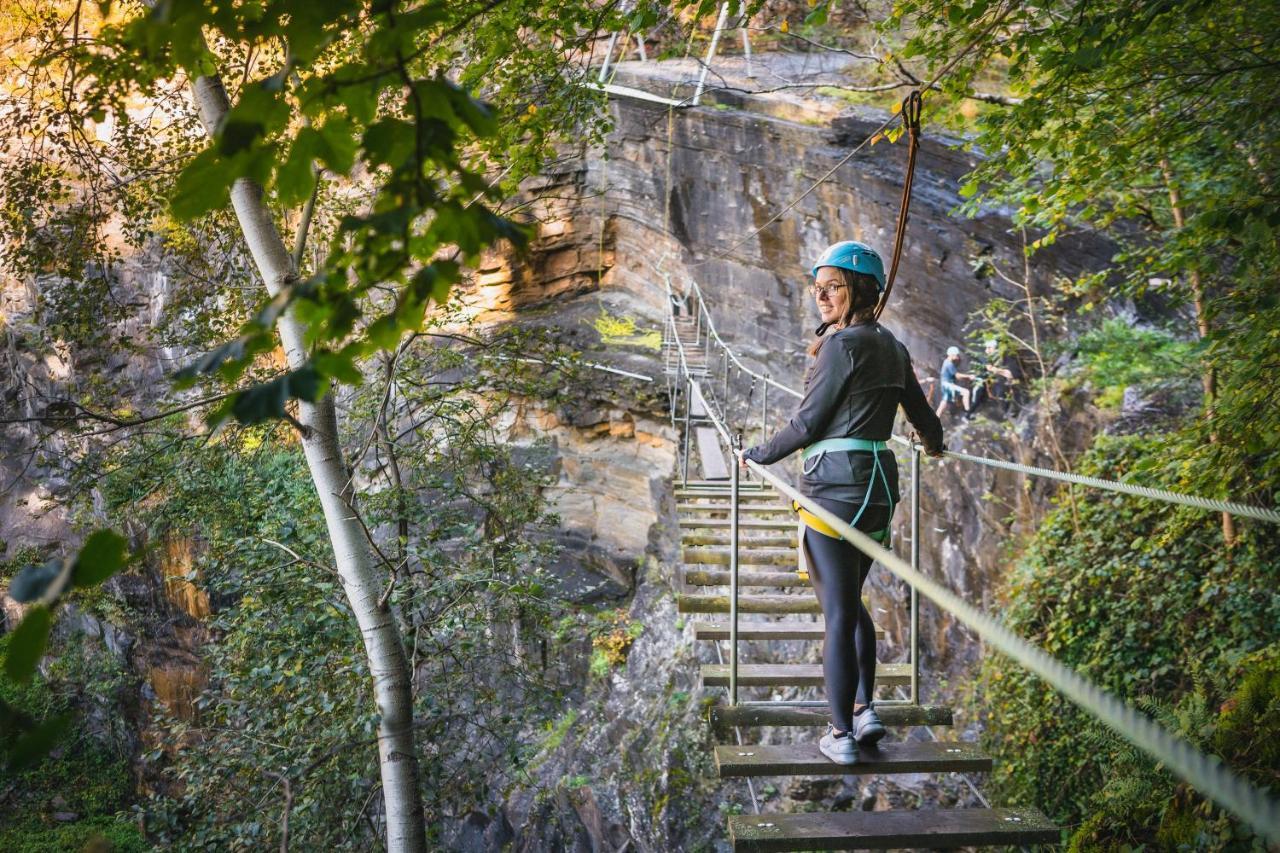 Gite De La Tour - Dinant Evasion Екстер'єр фото